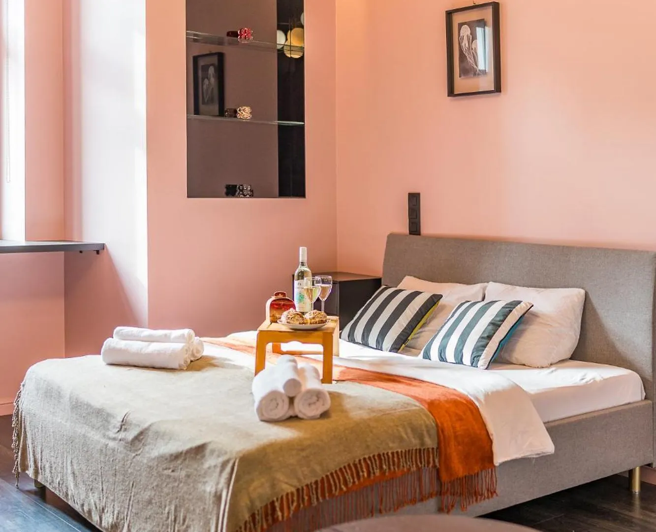 Wrzesinska Apt - Balcony, Workspace, Top Location - By Rentujemy Krakow Apartment