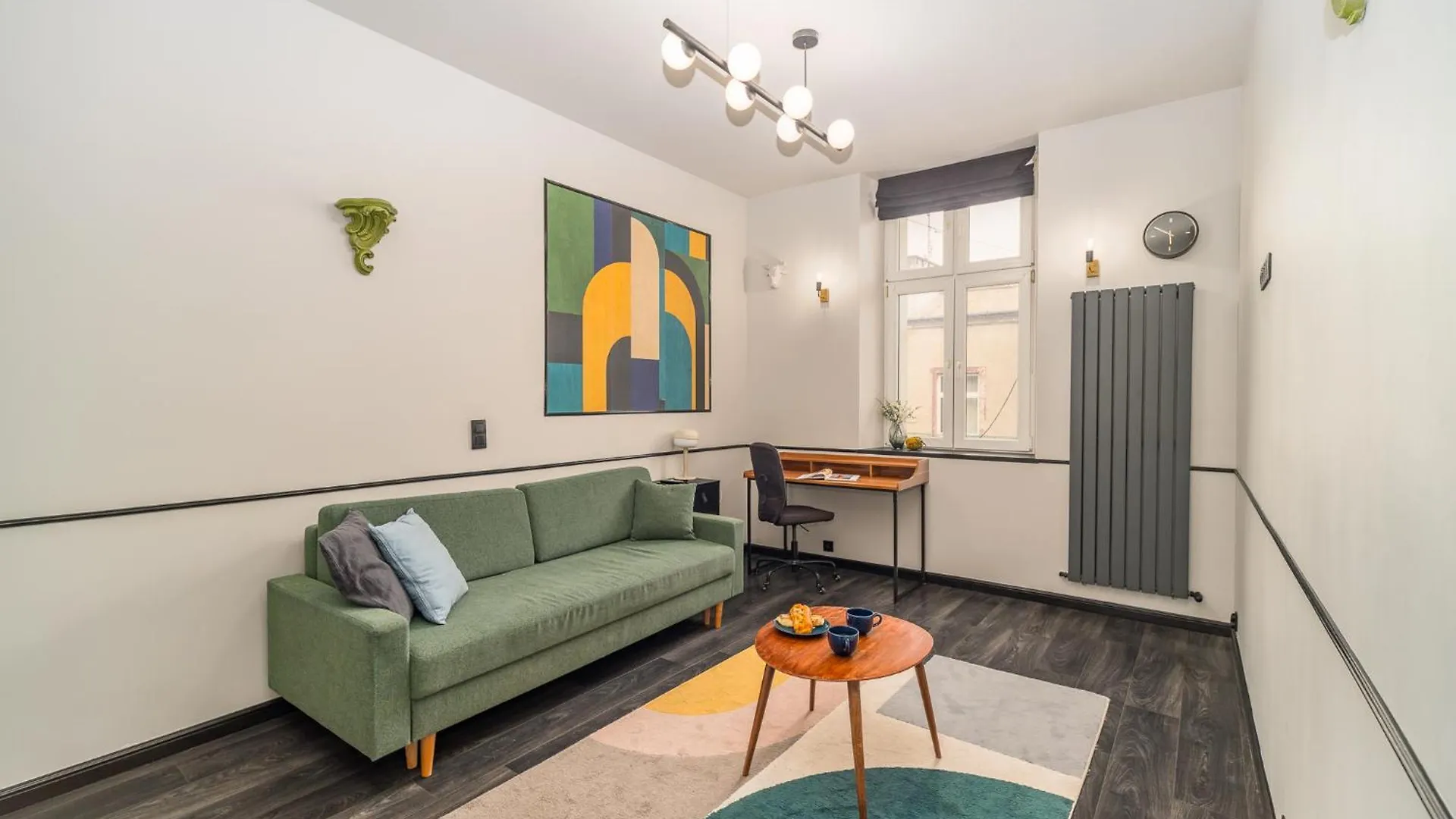 Apartment Wrzesinska Apt - Balcony, Workspace, Top Location - By Rentujemy Krakow