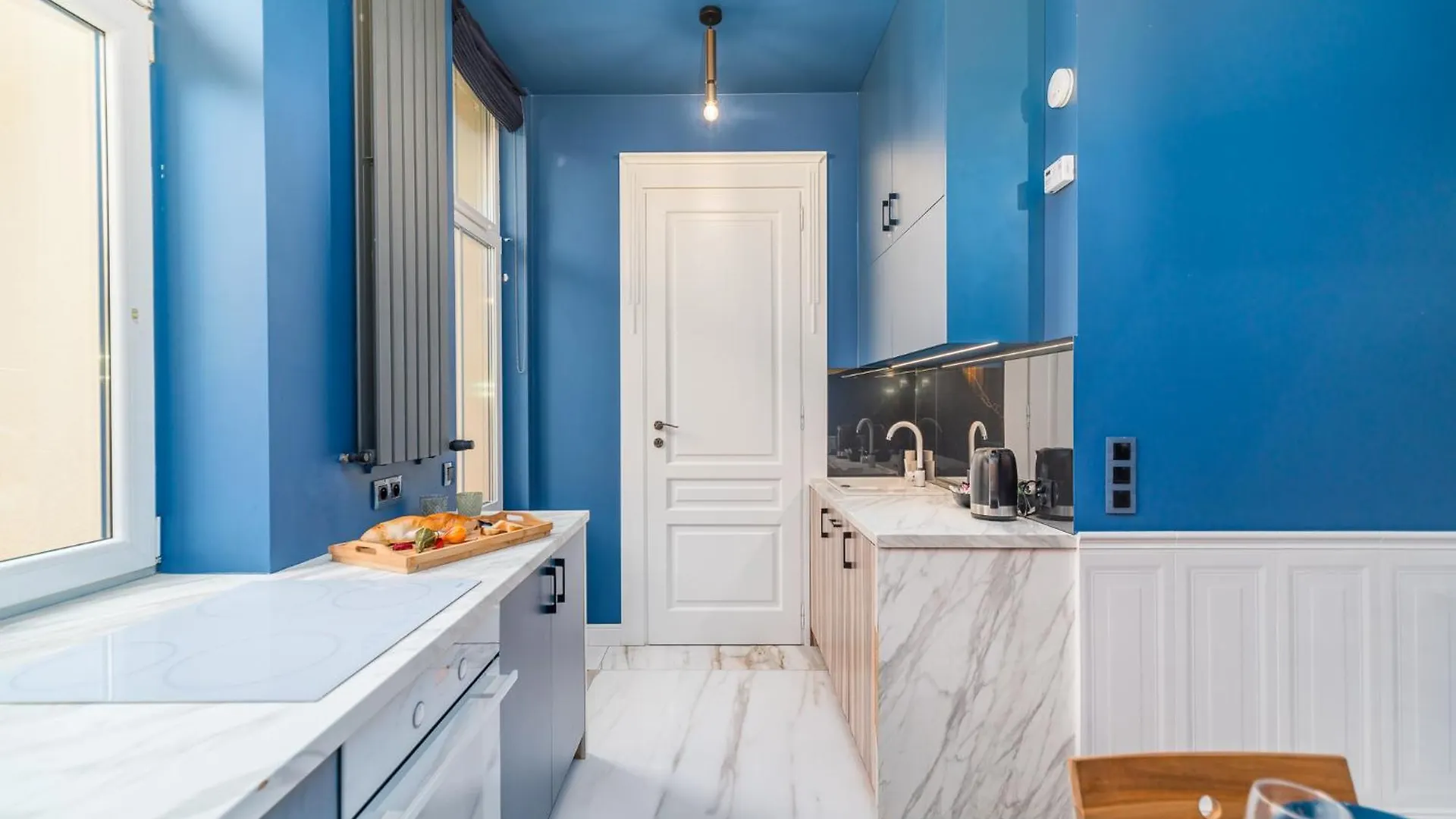 Wrzesinska Apt - Balcony, Workspace, Top Location - By Rentujemy Krakow Apartment