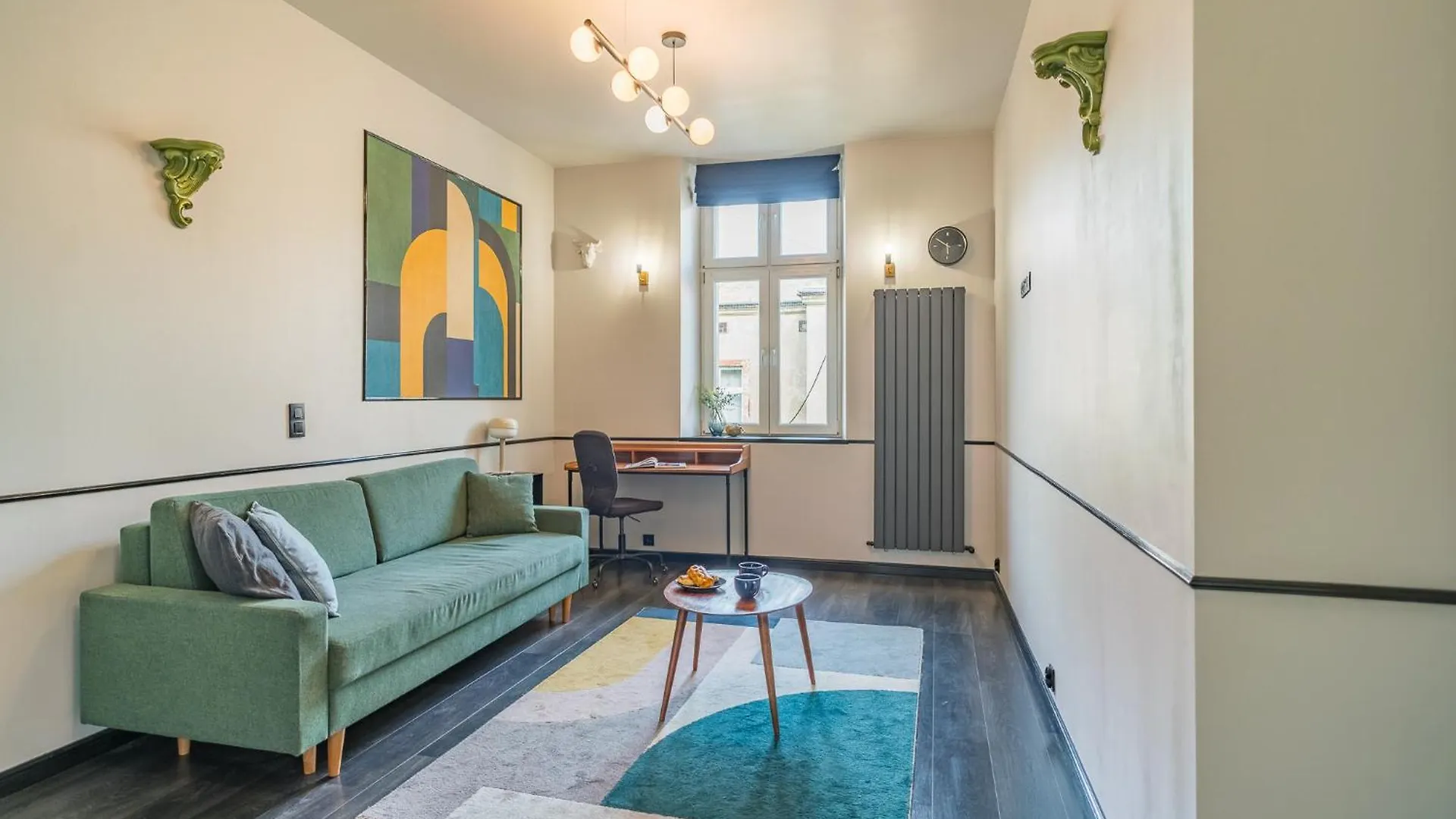 Wrzesinska Apt - Balcony, Workspace, Top Location - By Rentujemy Krakow Poland