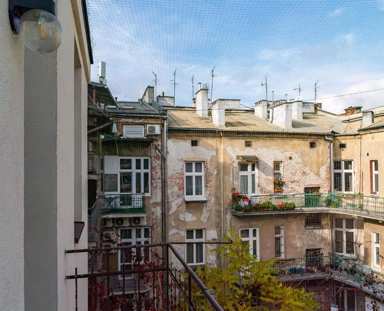 Wrzesinska Apt - Balcony, Workspace, Top Location - By Rentujemy Krakow 0*,