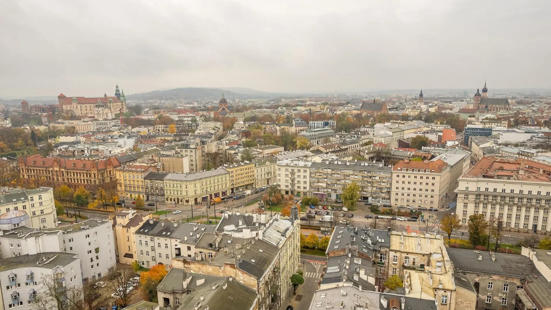 Wrzesinska Apt - Balcony, Workspace, Top Location - By Rentujemy Krakow Poland