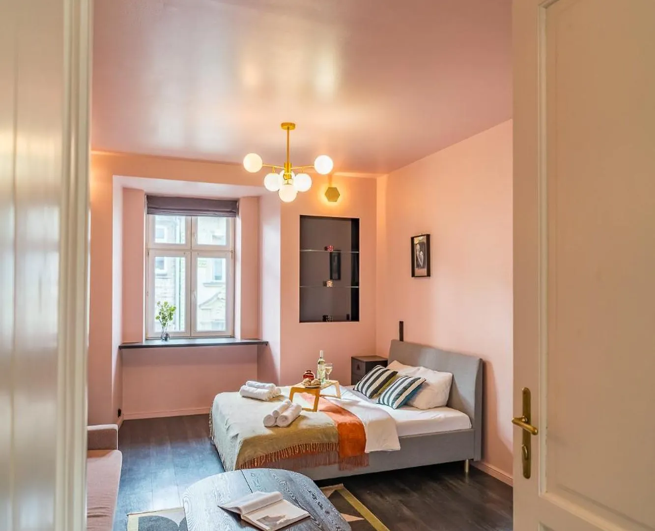 Wrzesinska Apt - Balcony, Workspace, Top Location - By Rentujemy Krakow