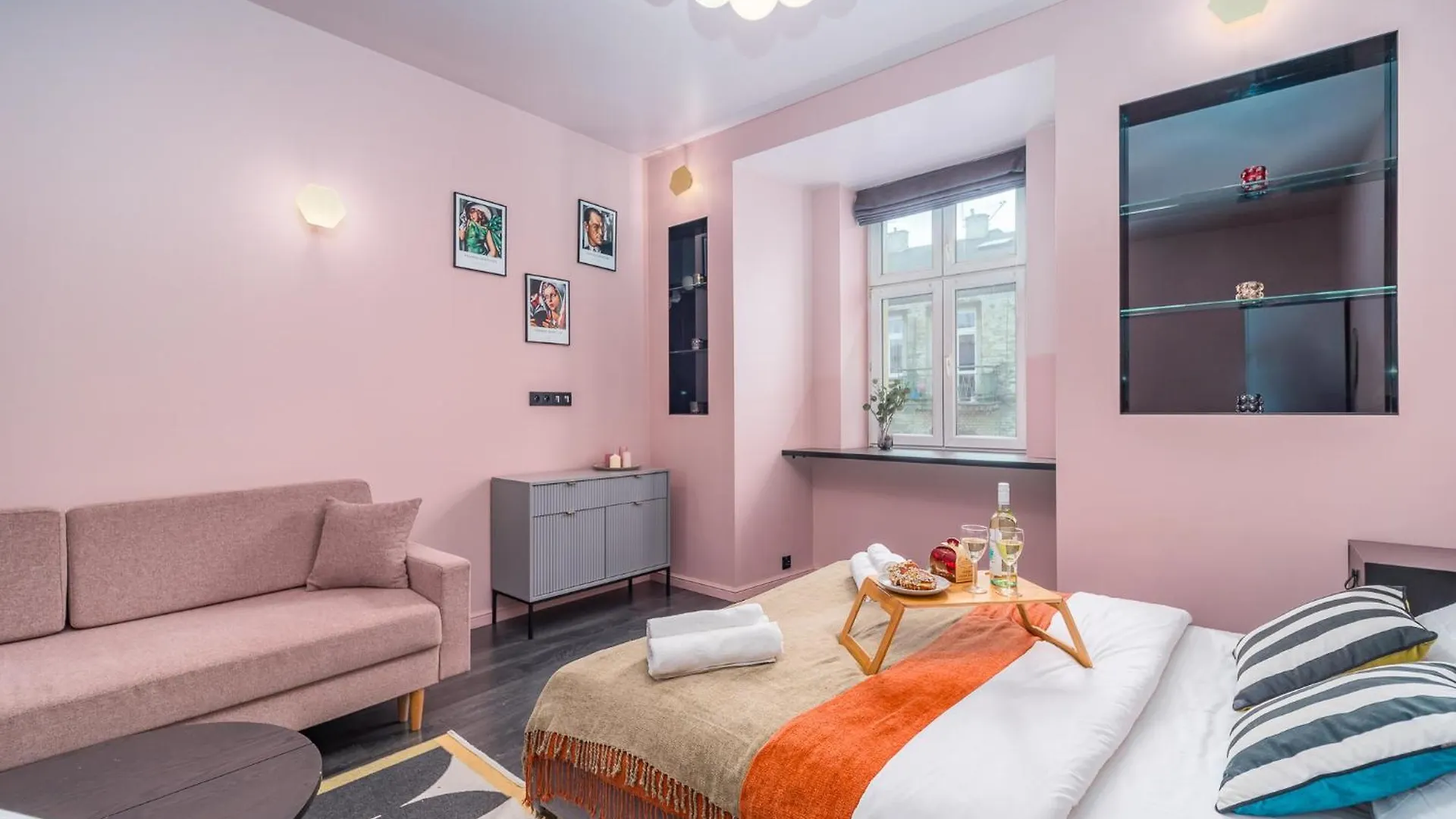 Apartment Wrzesinska Apt - Balcony, Workspace, Top Location - By Rentujemy Krakow Poland