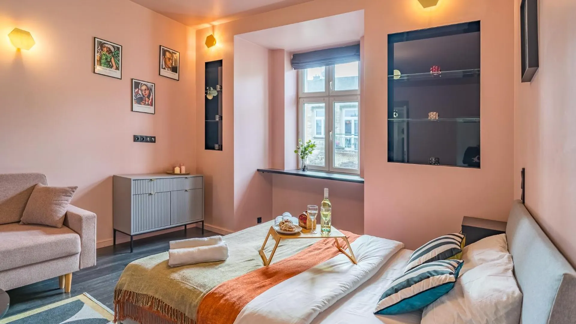Wrzesinska Apt - Balcony, Workspace, Top Location - By Rentujemy Krakow