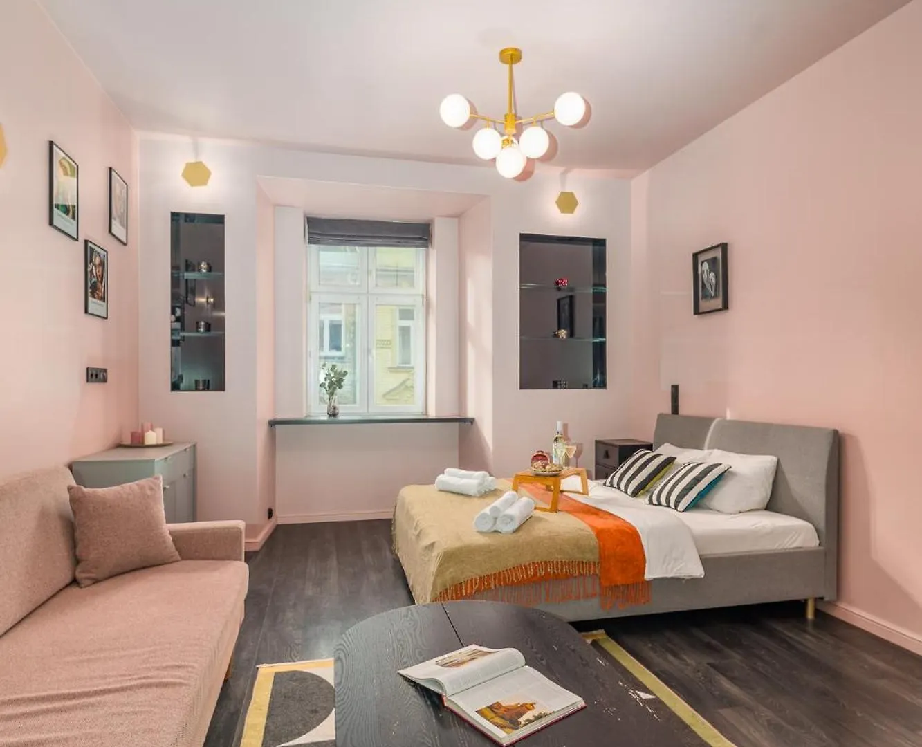 Apartment Wrzesinska Apt - Balcony, Workspace, Top Location - By Rentujemy Krakow Poland